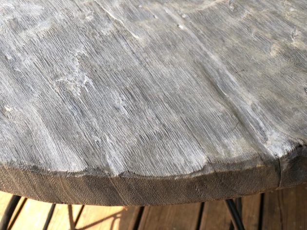Table tournante, style industriel, plateau en bois massif, pied en acier