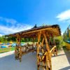 Paillote en bambou Yuzu dans parc de loisirs Candyland à Uzès